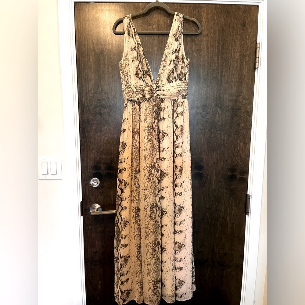 Double V Maxi - Perfect for Wedding Season